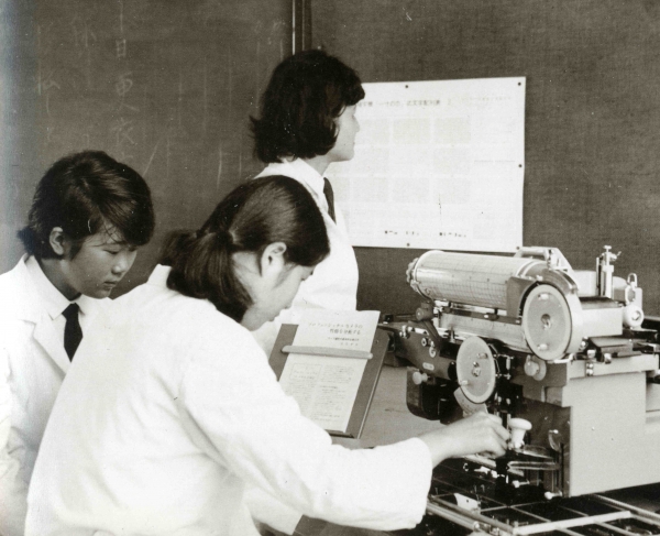 ７０年（デザイン科実習風景２）058.jpg